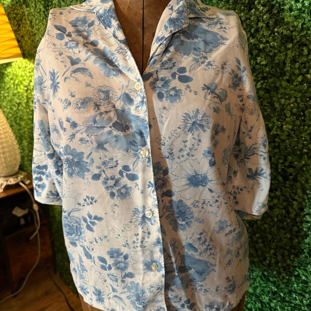Vintage Lady Van Heusen Blue Floral Button Up Blouse Short Sleeve Size 10